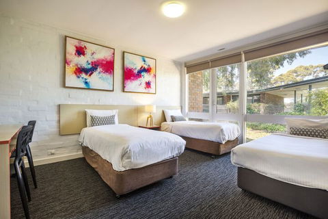 Burvale Hotel - Accommodation Yamba 5
