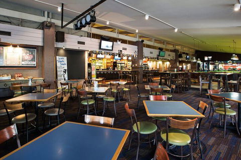 Burvale Hotel - Accommodation Yamba 7