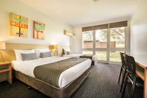 Burvale Hotel - Accommodation Yamba 0