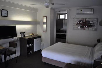 Brougham Arms Hotel - Accommodation Yamba 5