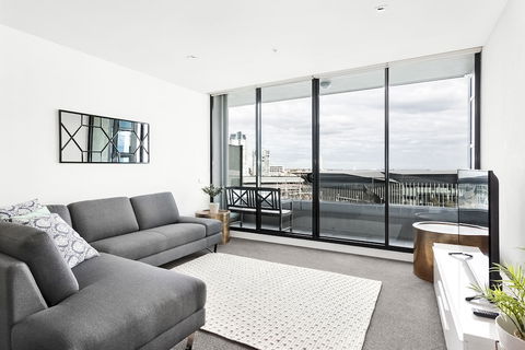 Waterfront Melbourne Apartments - Accommodation Yamba 4