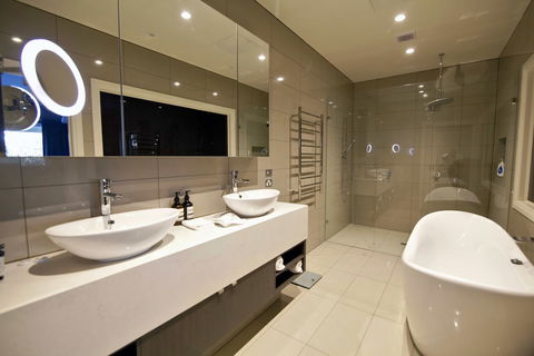 Lorne Hotel - Accommodation Yamba 4