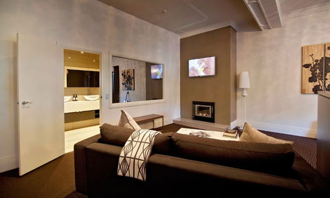 Lorne Hotel - Accommodation Yamba 1