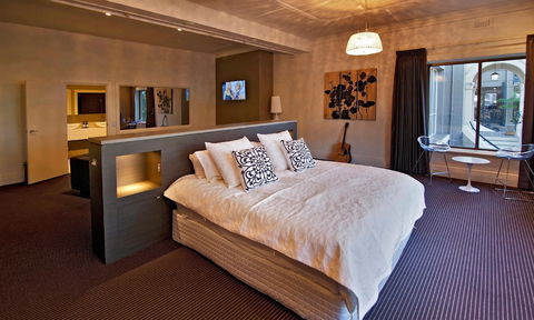 Lorne Hotel - Accommodation Yamba 0