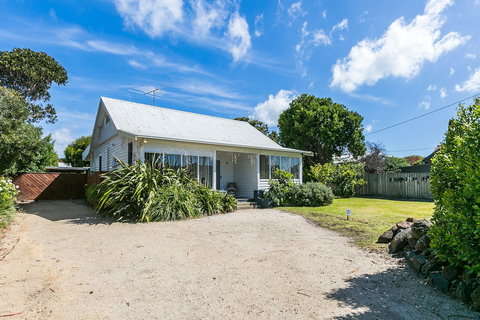 Beachfront Cottages Torquay - Accommodation Yamba 0