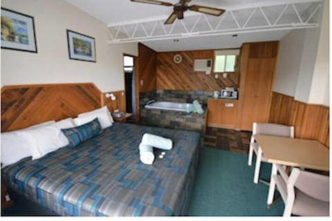 Pelicans Motel San Remo - Accommodation Yamba 2