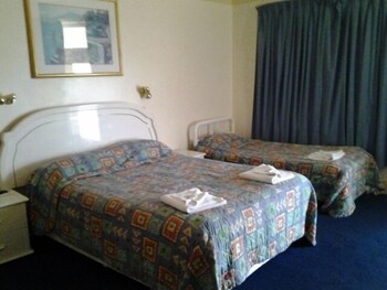 Hotel Boston - Accommodation Yamba 4