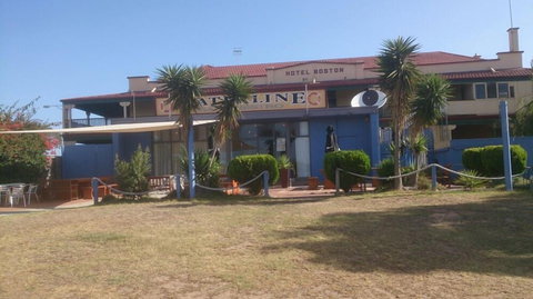 Hotel Boston - Accommodation Yamba 0