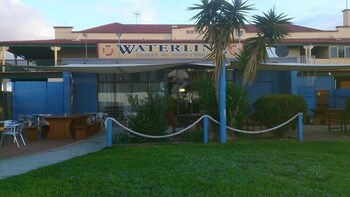 Hotel Boston - Accommodation Yamba 1