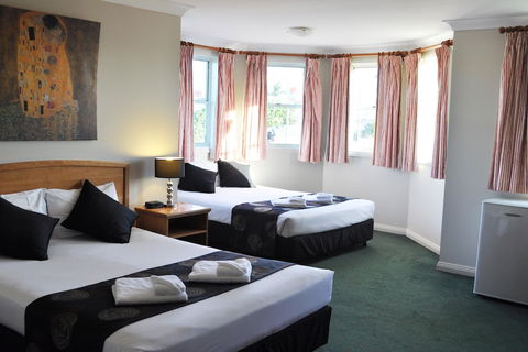 Meadowbrook Hotel - Accommodation Yamba 0