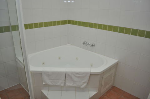 Meadowbrook Hotel - Accommodation Yamba 1