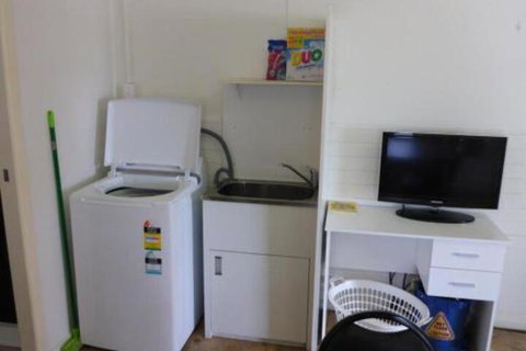 Kennys Cabin - Accommodation Yamba 7