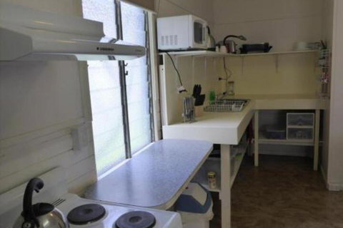 Kennys Cabin - Accommodation Yamba 2