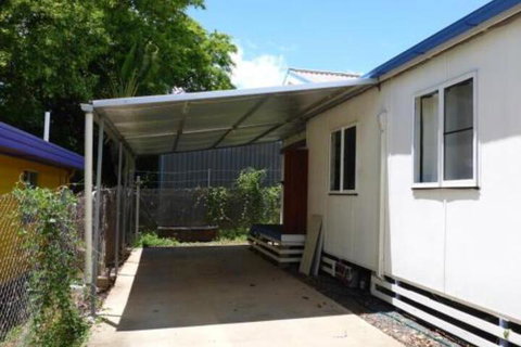 Kennys Cabin - Accommodation Yamba 0