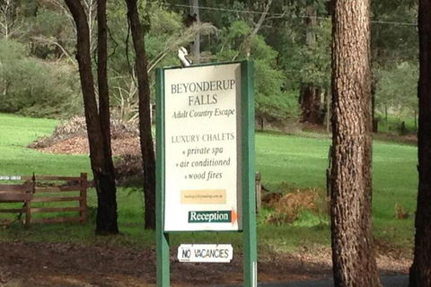 Beyonderup Falls Adult Retreat - Accommodation Yamba 2