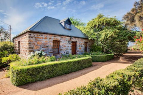 Wagners Cottages - Accommodation Yamba 0