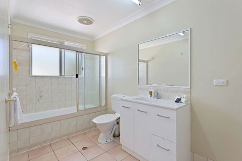 Clifford Park Holiday Motor Inn - Accommodation Yamba 3