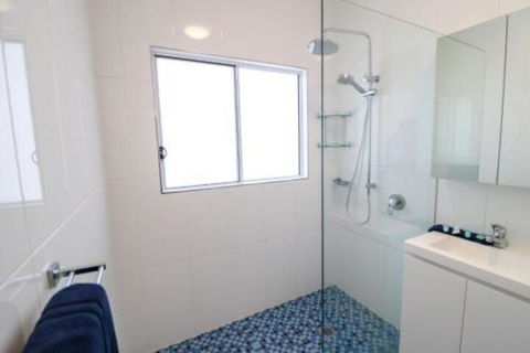 Lakefront Simplicity - Accommodation Yamba 5