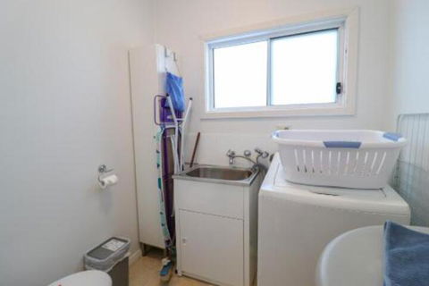 Lakefront Simplicity - Accommodation Yamba 6