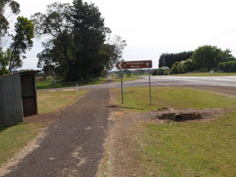 Pierrepoint Accommodation - Accommodation Yamba 2