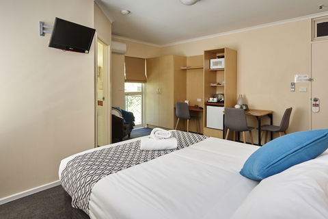 Elphin Motel & Serviced Apartments - Accommodation Yamba 2
