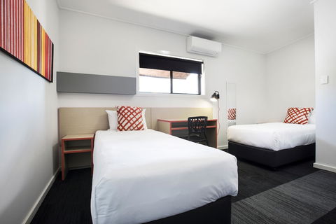 Villawood Hotel - Accommodation Yamba 0