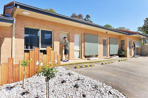 Cranbourne Motor Inn - Accommodation Yamba 0