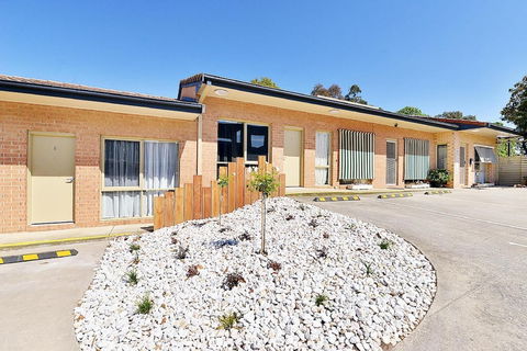 Cranbourne Motor Inn - Accommodation Yamba 1