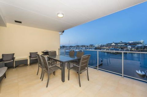 Dolphin Quay Apartments - Accommodation Yamba 5