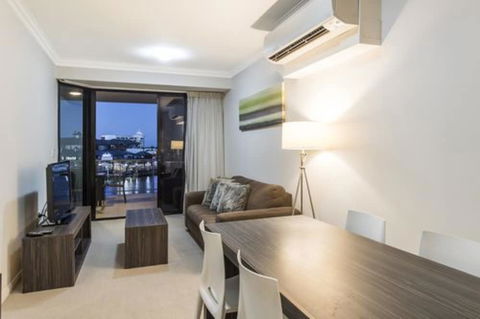 Dolphin Quay Apartments - Accommodation Yamba 4
