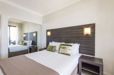 Dolphin Quay Apartments - Accommodation Yamba 0