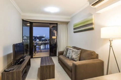 Dolphin Quay Apartments - Accommodation Yamba 6