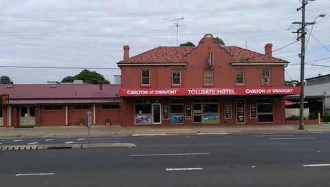 Tollgate Hotel - Accommodation Yamba 0