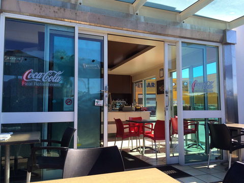 Pete's Upton St. Brasserie - Accommodation Yamba 0