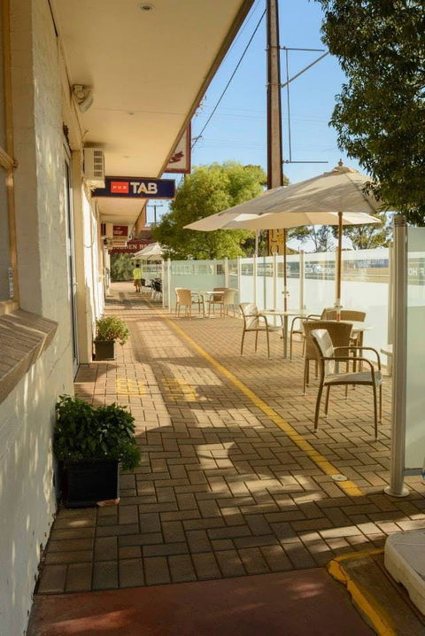 V Hotel - Accommodation Yamba 0