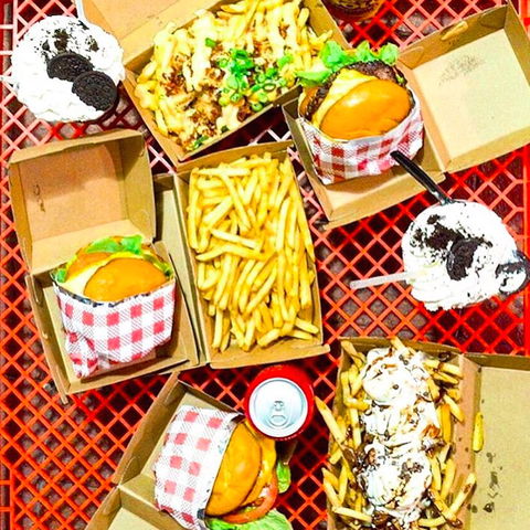 Cali Burgers - Accommodation Yamba 0