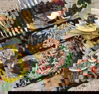 Chicken Buzzz - Accommodation Yamba