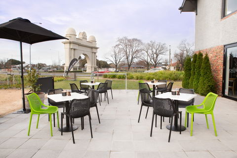 Arch View  Cafe - Accommodation Yamba 2