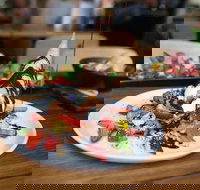 Twisted Sista - Narre Warren - Accommodation Yamba