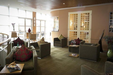 M Bar And Terrace - Mercure Sydney Parramatta - Accommodation Yamba 0