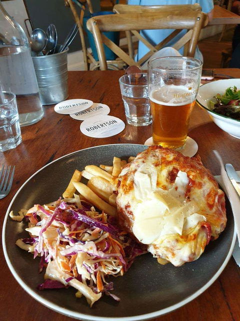 The Robertson Inn - Accommodation Yamba 0