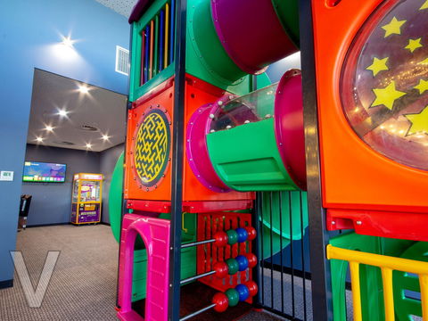V Hotel - Accommodation Yamba 2