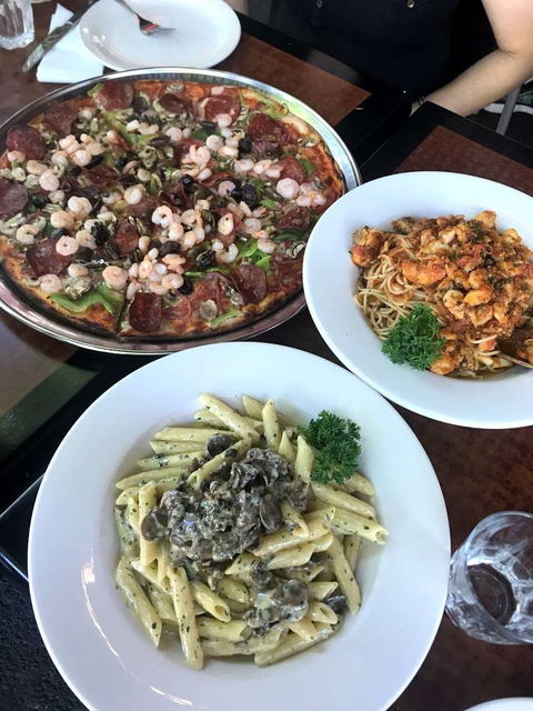 Papa Gino's - Accommodation Yamba 0