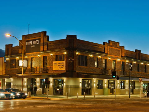 Royal Hotel Queanbeyan - Accommodation Yamba 0