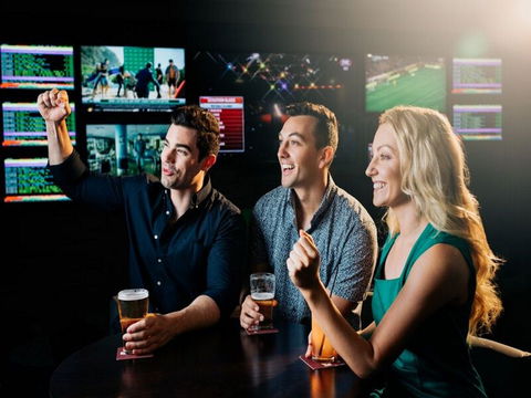 Steelers Leagues Club - Accommodation Yamba 1