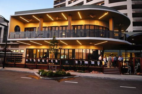 Q Bar & Brasserie On The Avenue - Accommodation Yamba 1