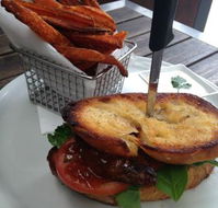 Red Dog on the Green - Accommodation Yamba