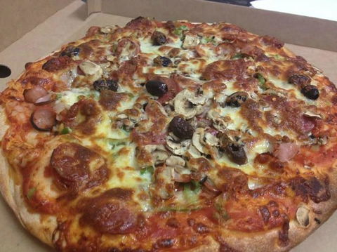 Eat-a-Pizza - Accommodation Yamba 0