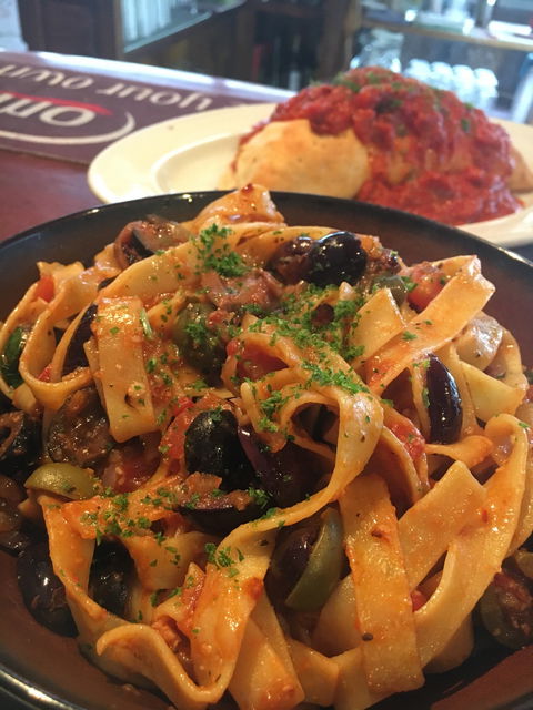 Eat-a-Pizza - Accommodation Yamba 2