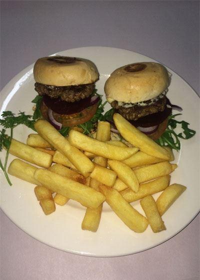 Albion Hotel - Accommodation Yamba 1